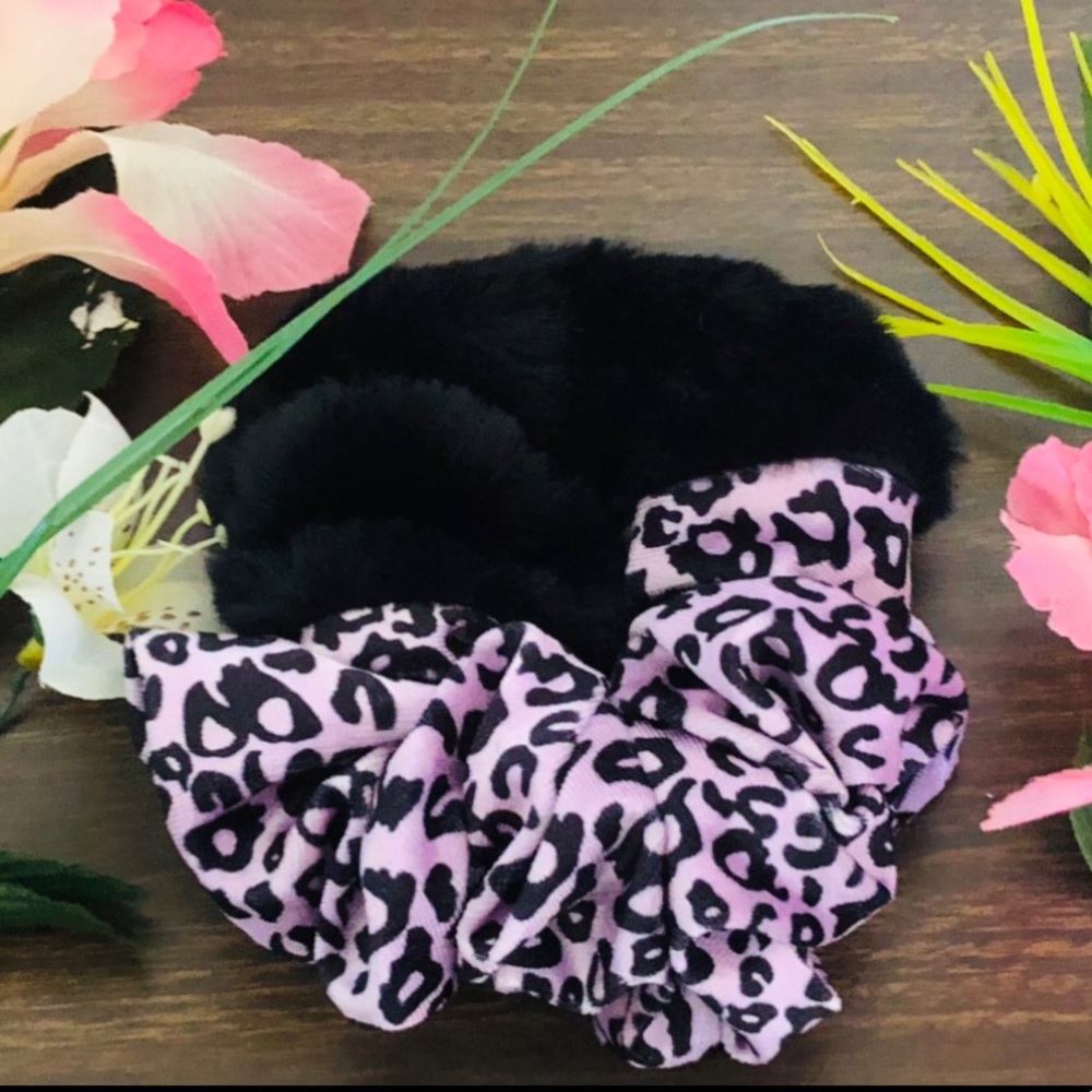 3/20 🔷 Cutest large scrunchies!!